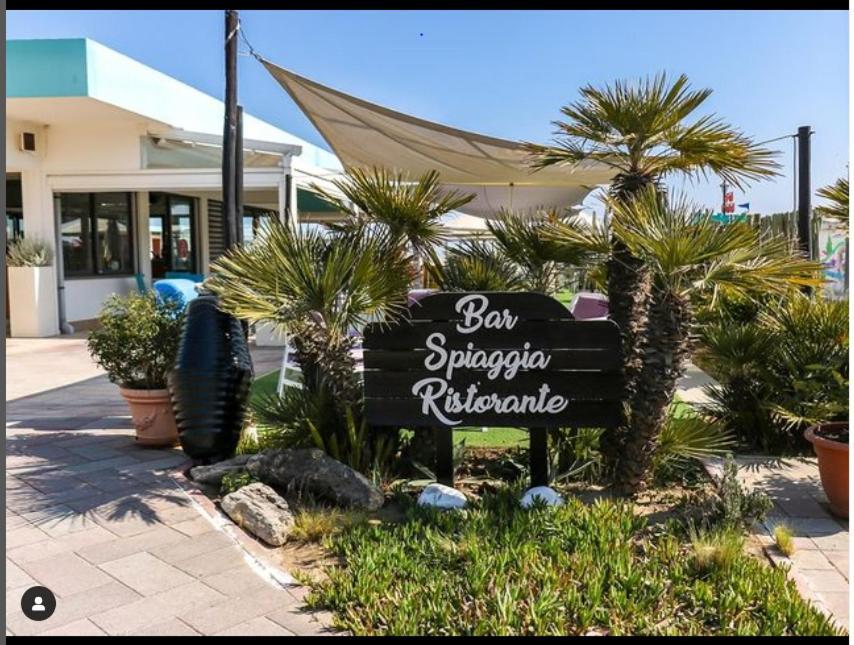 Hotel Commodore Cervia Buitenkant foto