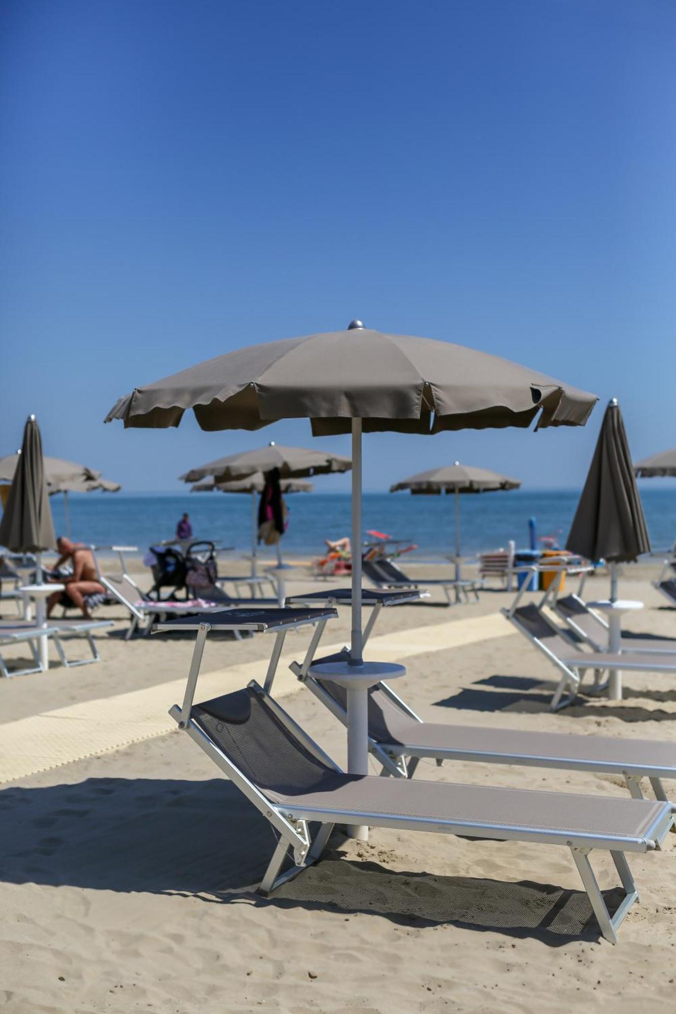 Hotel Commodore Cervia Buitenkant foto