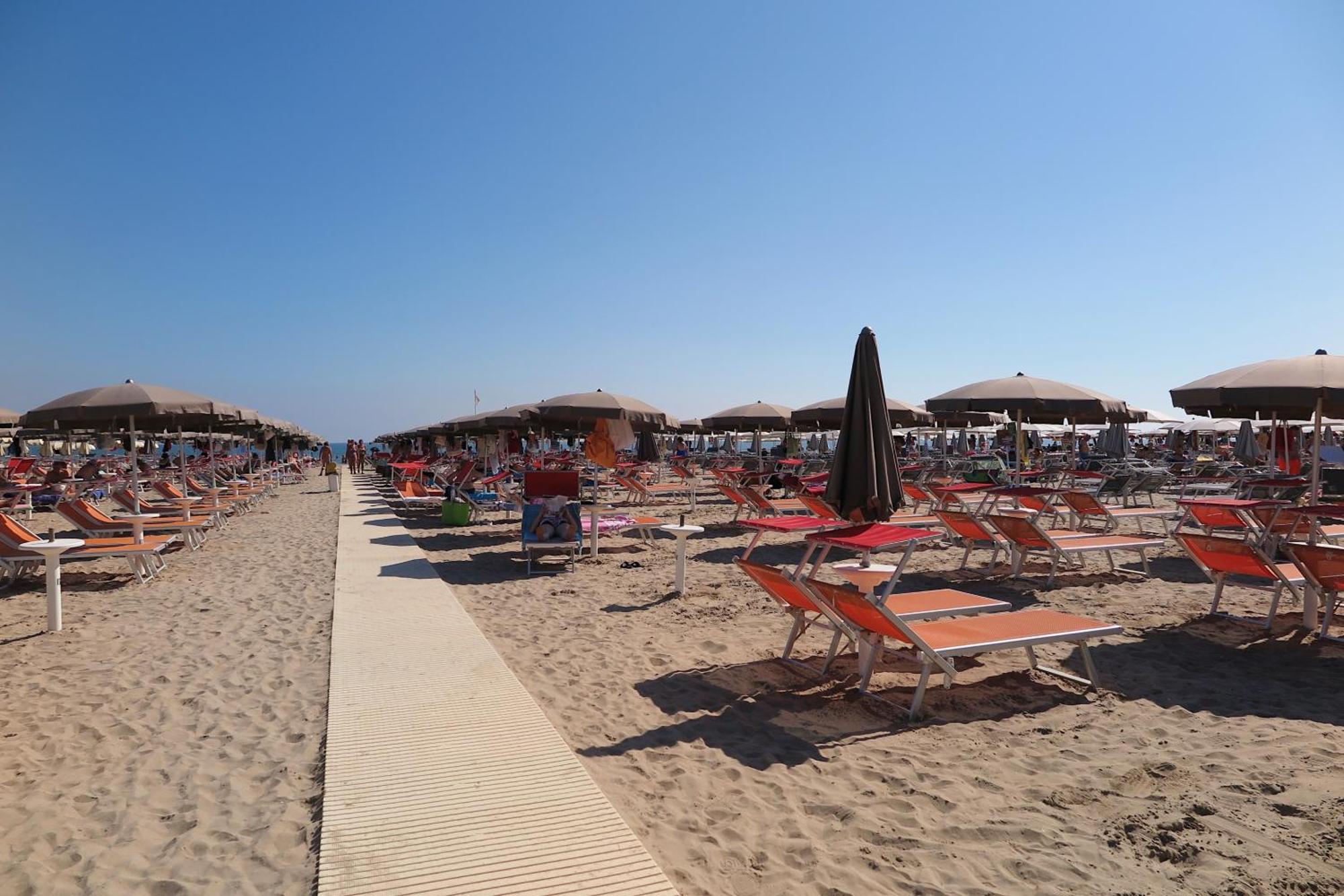 Hotel Commodore Cervia Buitenkant foto