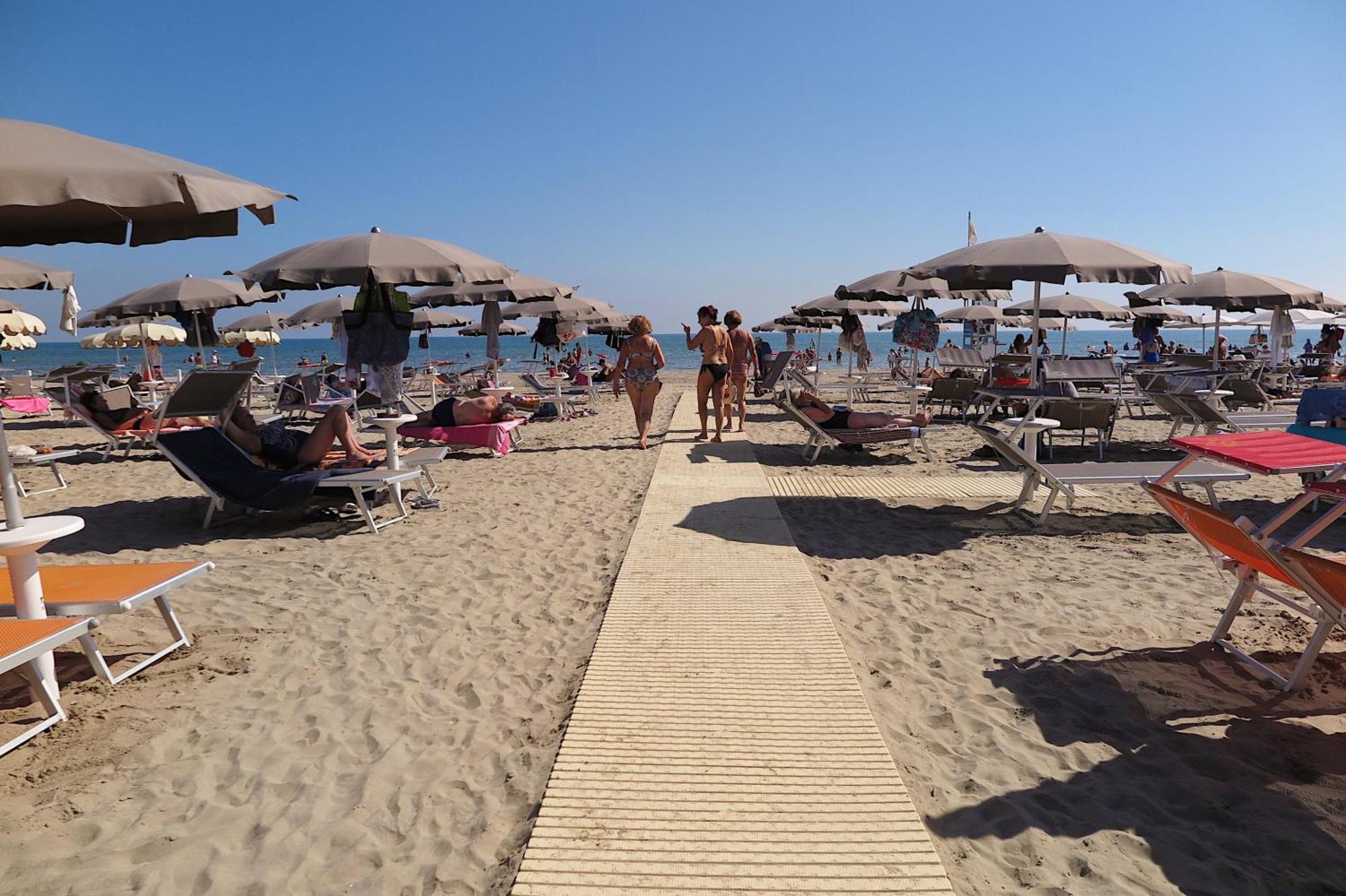 Hotel Commodore Cervia Buitenkant foto
